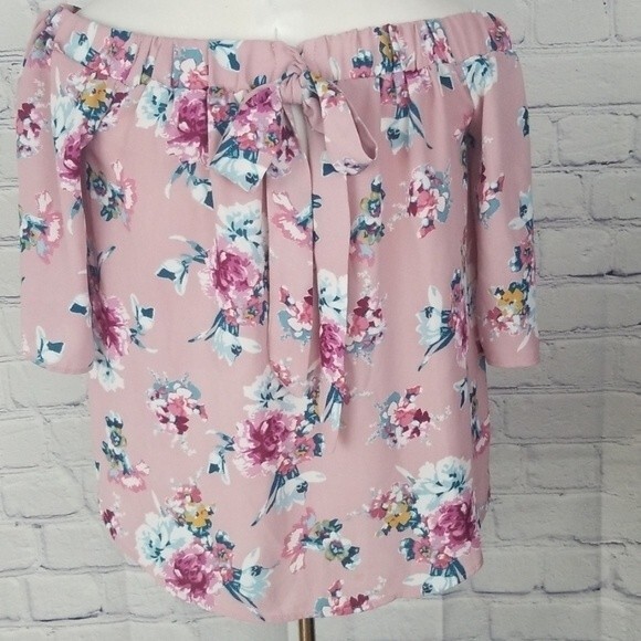 Pink Rose off the shoulder floral print top. Size XS - Picture 4 of 7